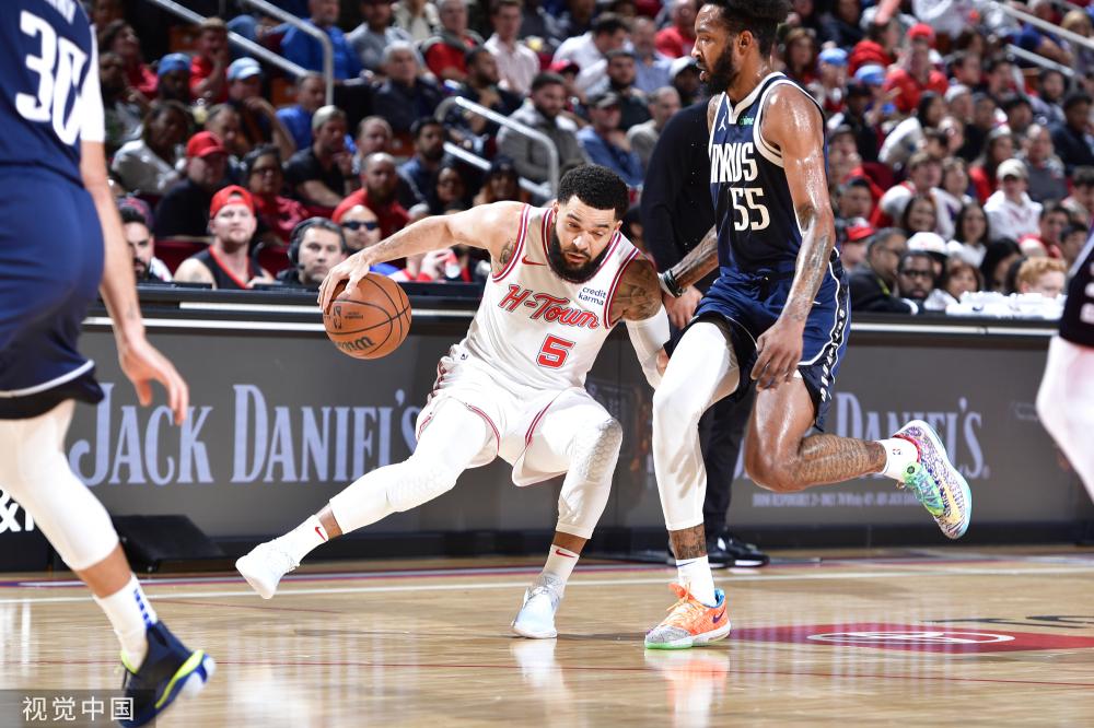 一个更易被 一个更易被